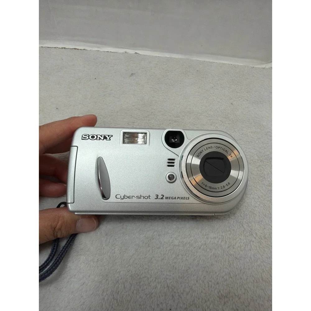Sony Cyber-shot DSC-P72 Camera Silver 3.2MP Bundle Teal Samsonite Case w 256MB